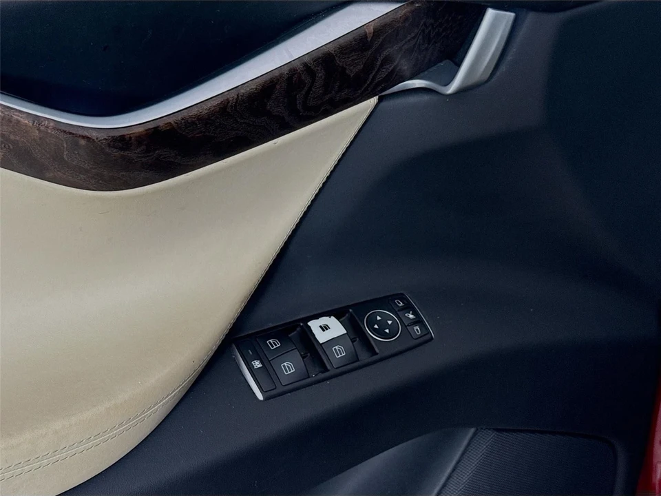 2016 Tesla Model X - Image 13 of 17