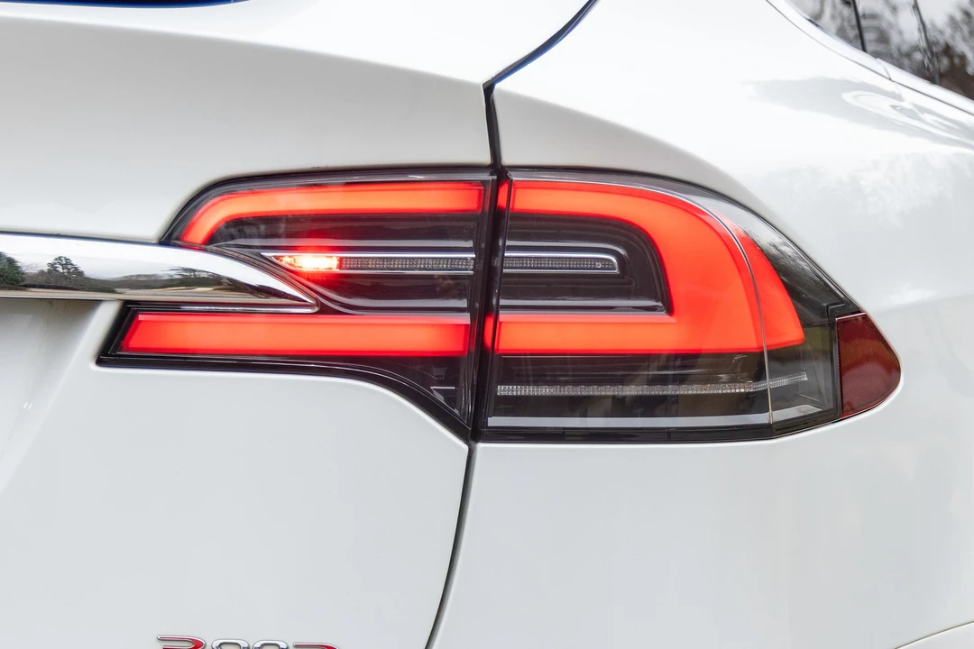2016 Tesla Model X - Image 19 of 31