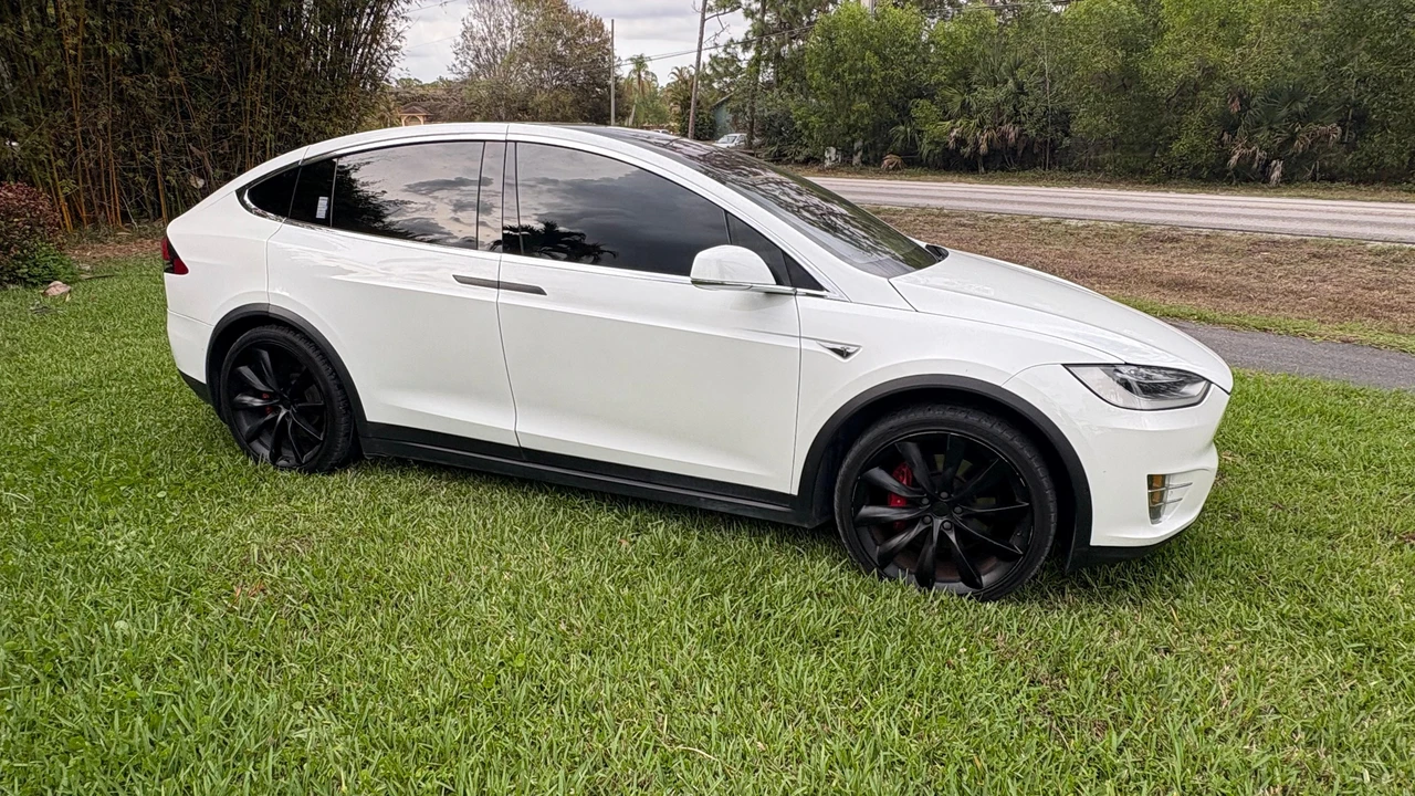 2016 Tesla Model X - Image 18 of 31