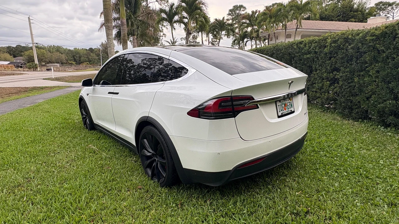 2016 Tesla Model X - Image 12 of 31