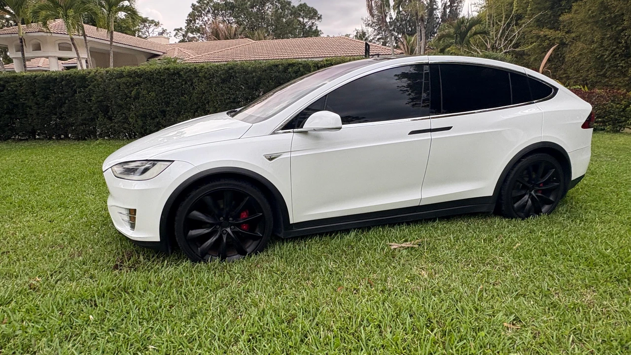 2016 Tesla Model X - Image 9 of 31