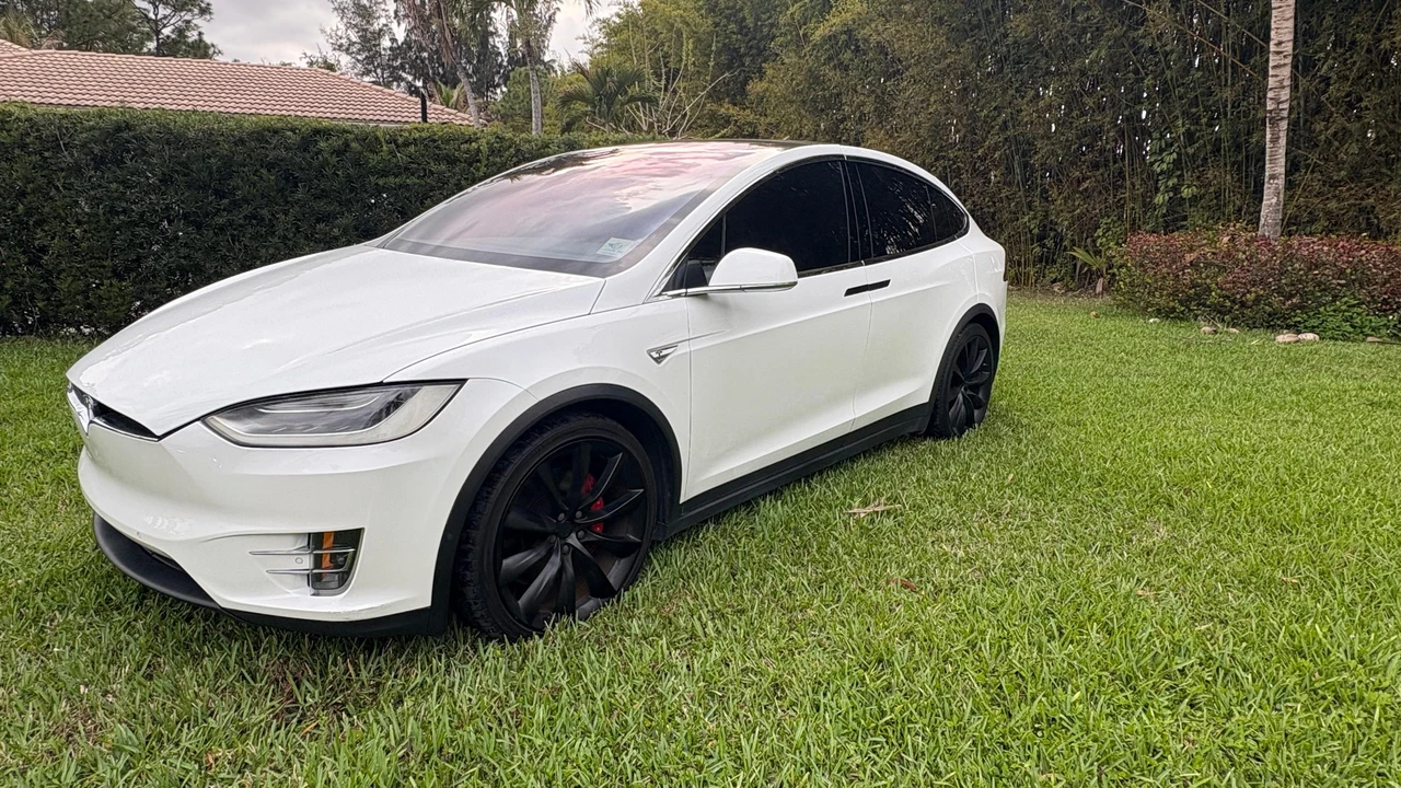 2016 Tesla Model X - Image 8 of 31
