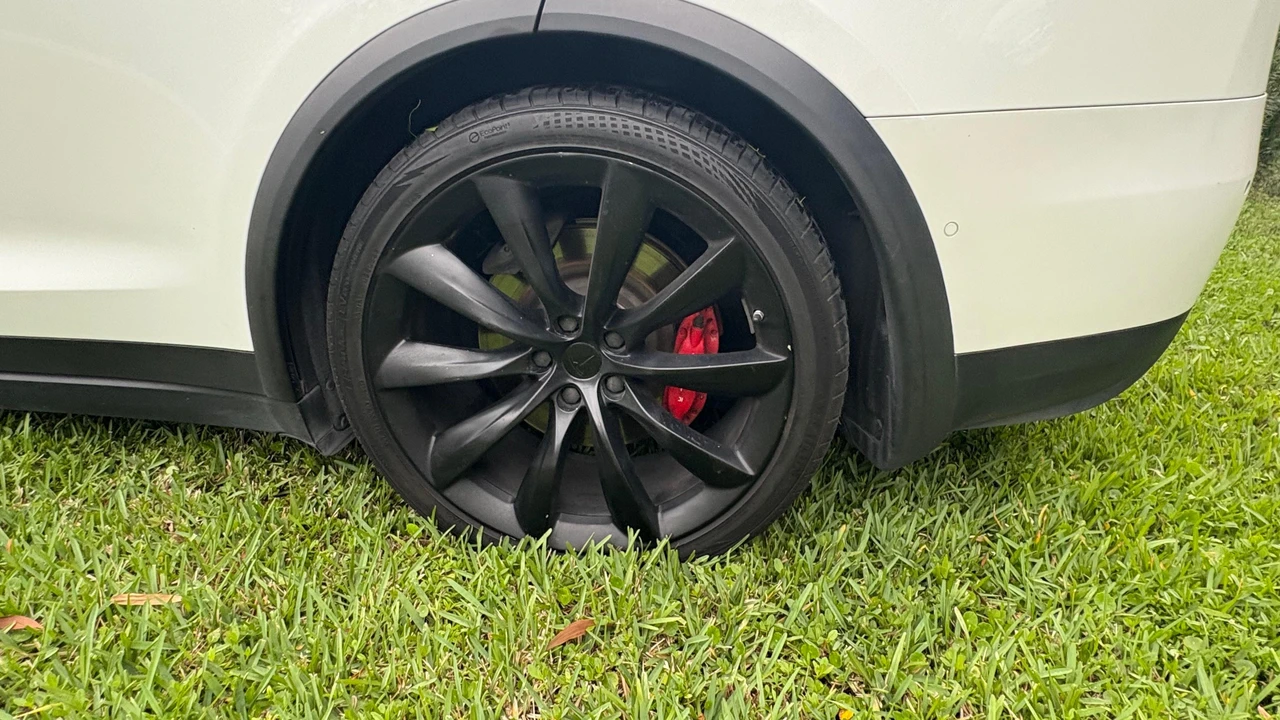 2016 Tesla Model X - Image 23 of 31