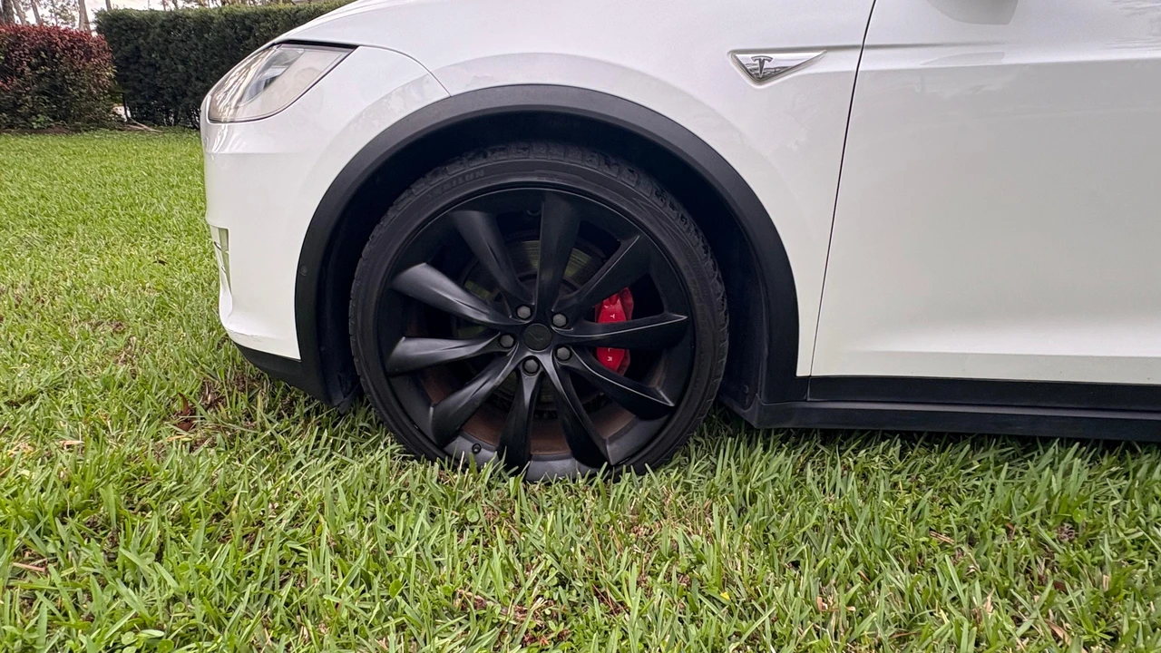 2016 Tesla Model X - Image 22 of 31
