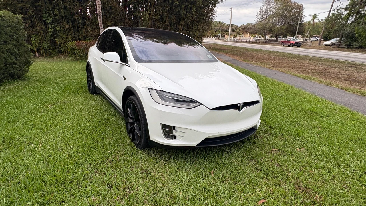 2016 Tesla Model X - Image 19 of 31