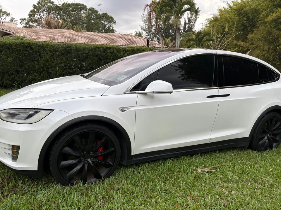 2016 Tesla Model X - Image 10 of 31