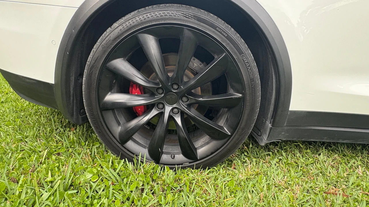 2016 Tesla Model X - Image 24 of 31