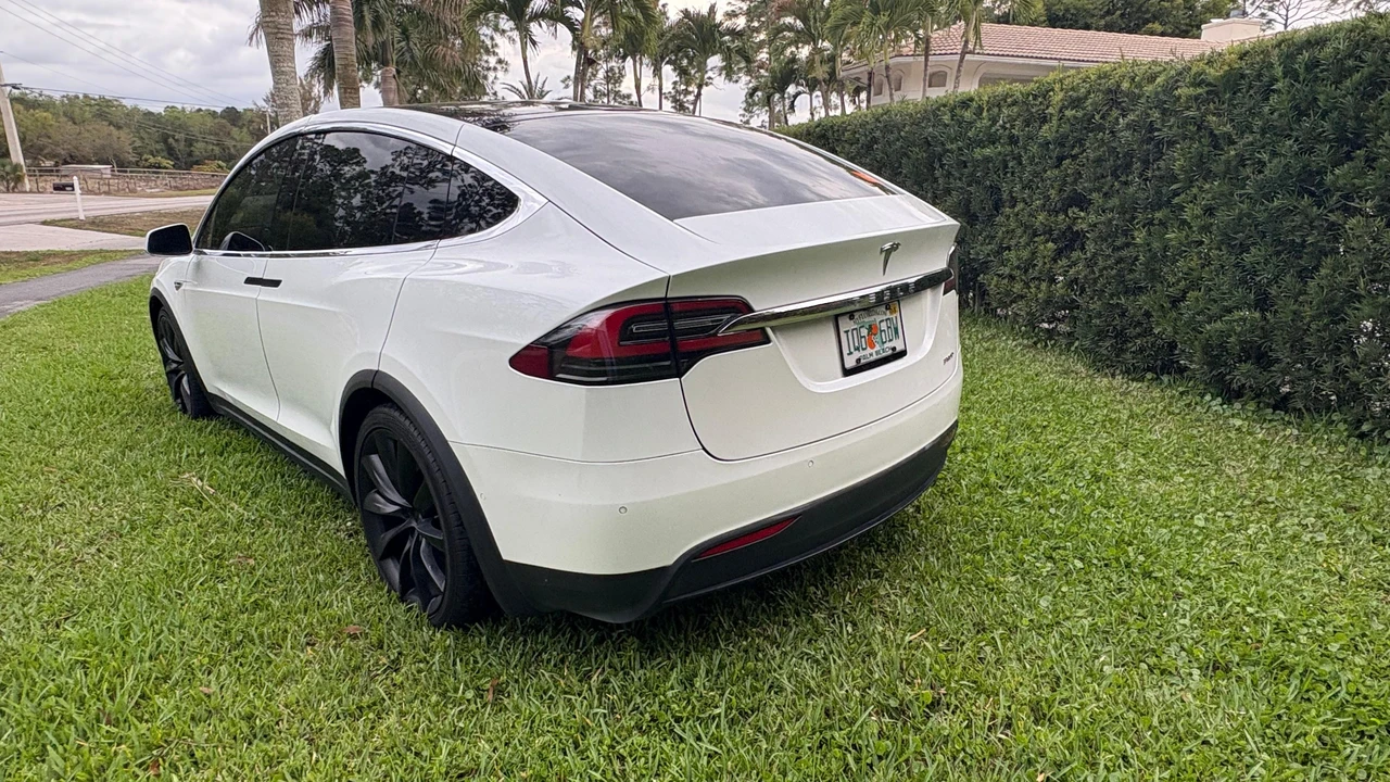 2016 Tesla Model X - Image 13 of 31