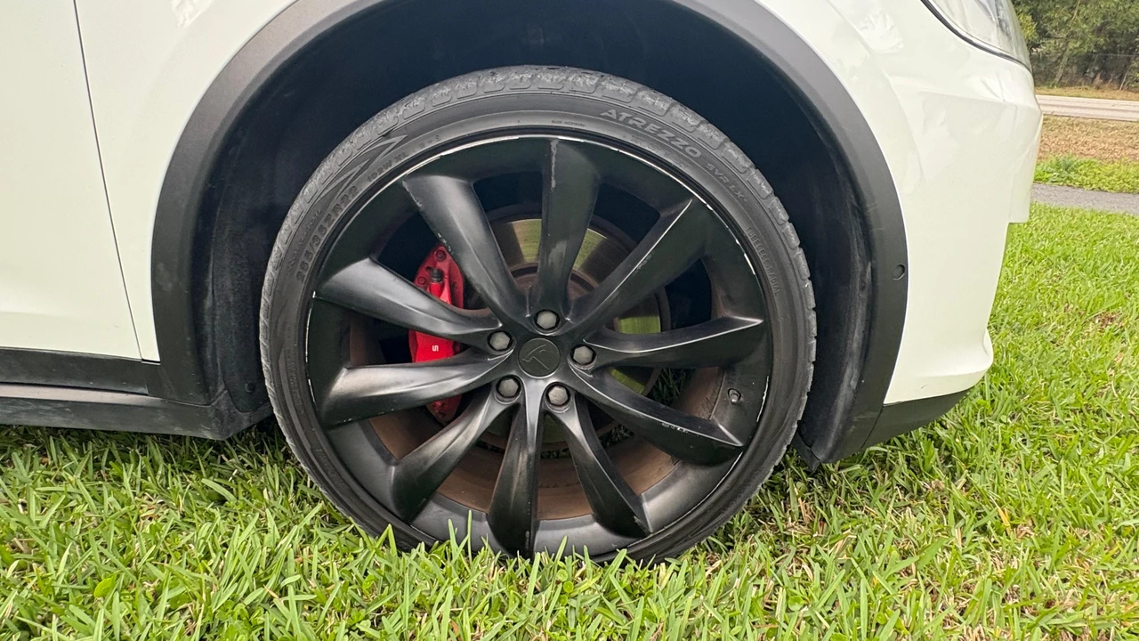 2016 Tesla Model X - Image 25 of 31