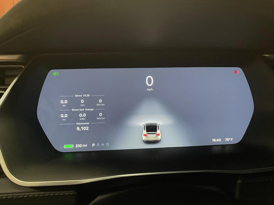2016 Tesla Model X - Image 25 of 26