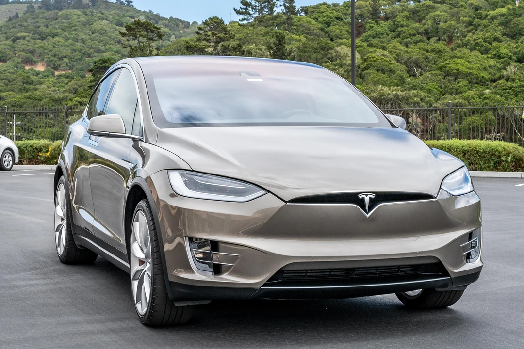 2016 Tesla Model X - Image 16 of 26