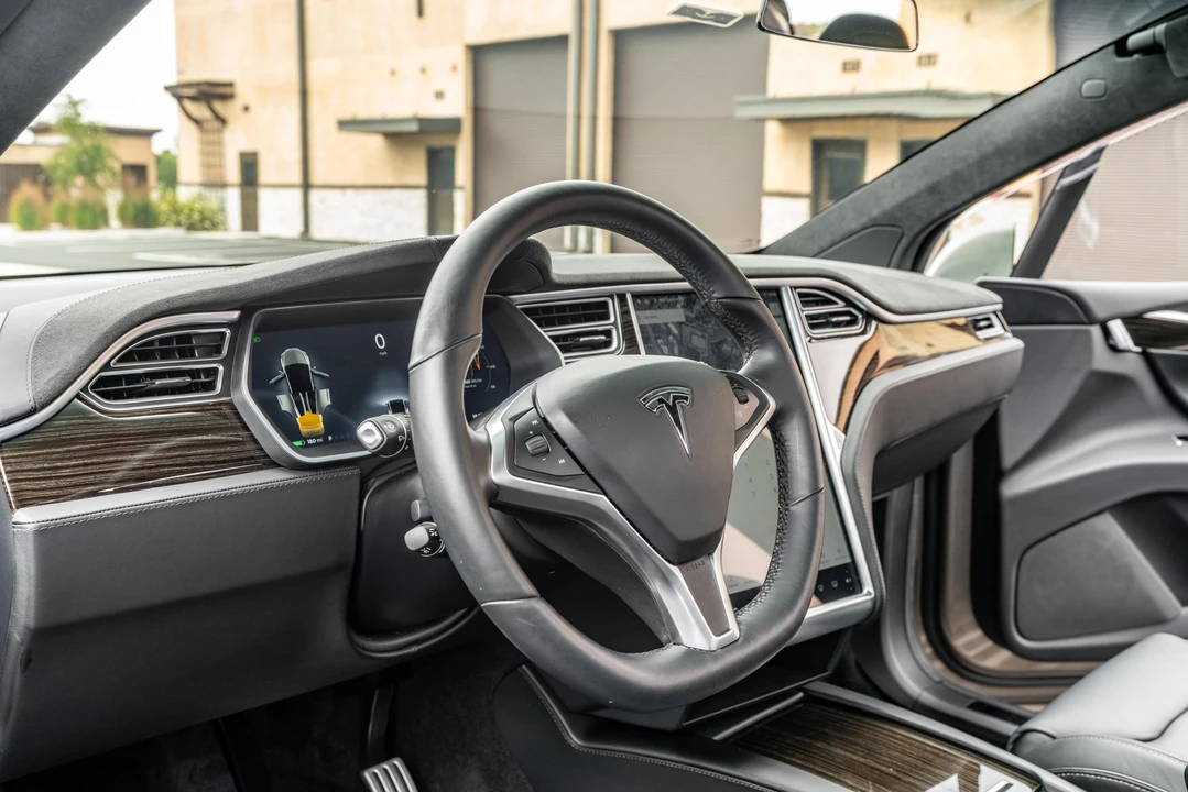 2016 Tesla Model X - Image 17 of 26