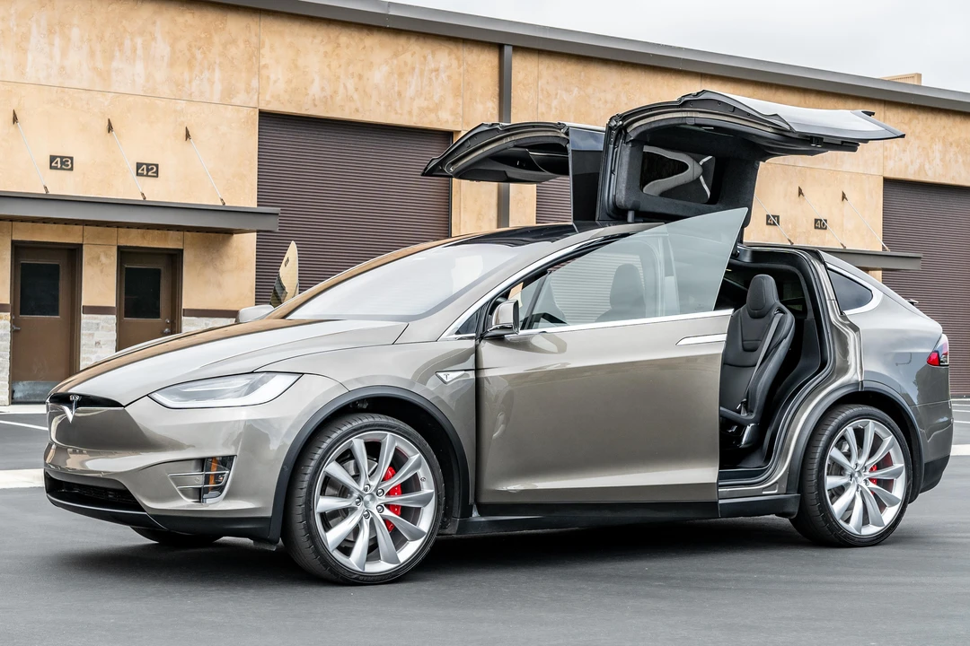 2016 Tesla Model X - Image 8 of 26
