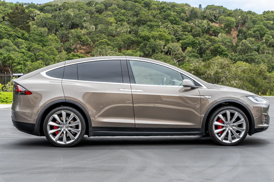 2016 Tesla Model X - Image 14 of 26