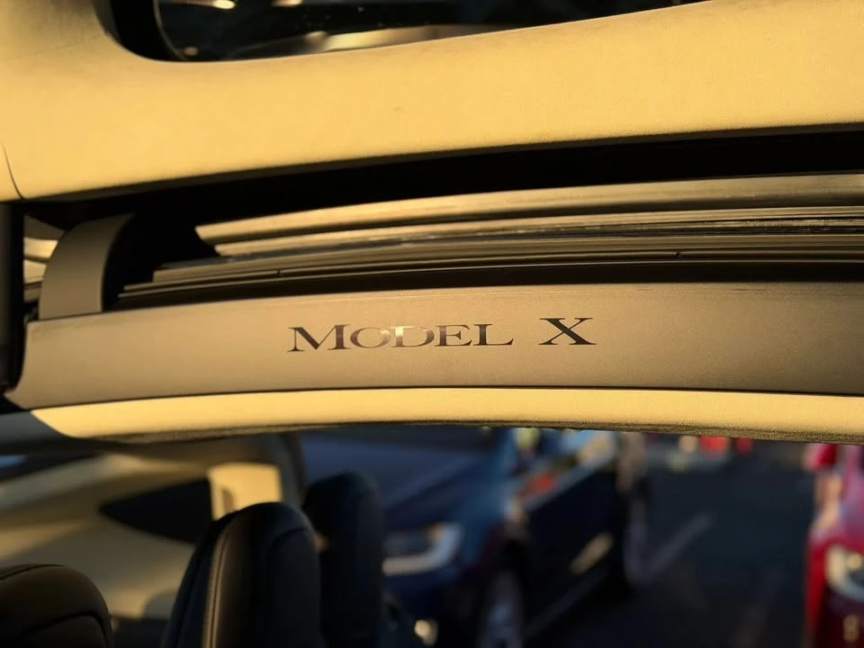 2016 Tesla Model X - Image 14 of 20