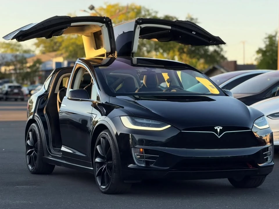 2016 Tesla Model X - Image 9 of 20