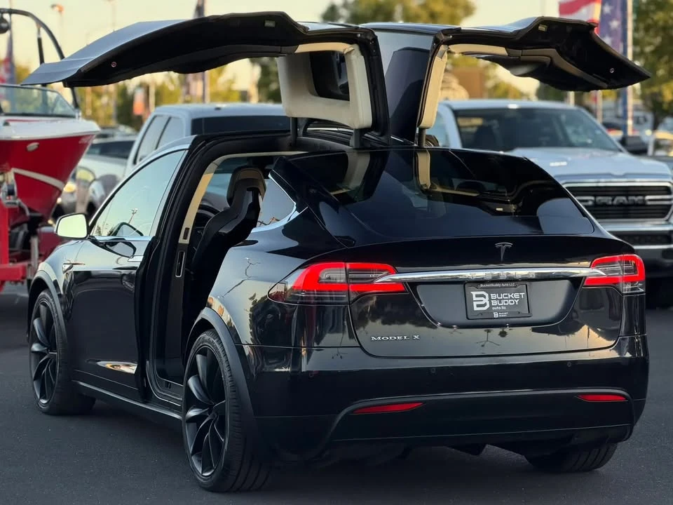 2016 Tesla Model X - Image 10 of 20