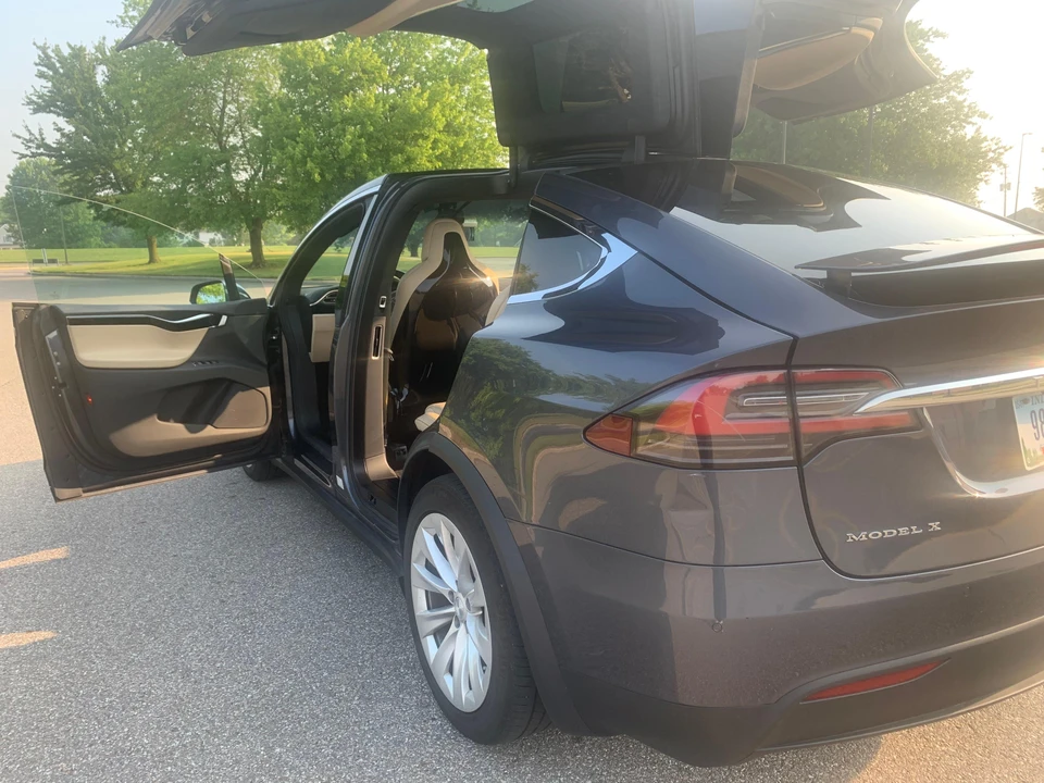 2016 Tesla Model X - Image 24 of 31