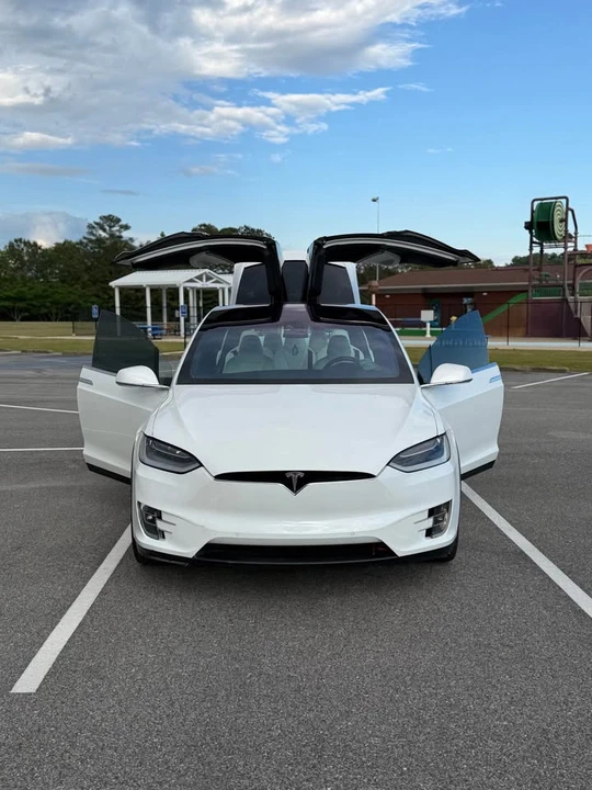 2016 Tesla Model X - Image 8 of 16
