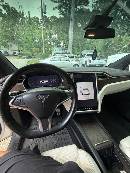 2016 Tesla Model X - Image 10 of 16