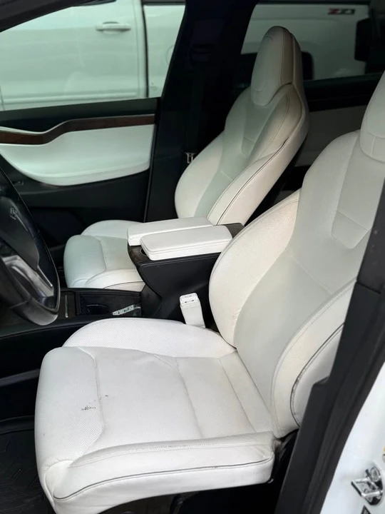 2016 Tesla Model X - Image 9 of 16