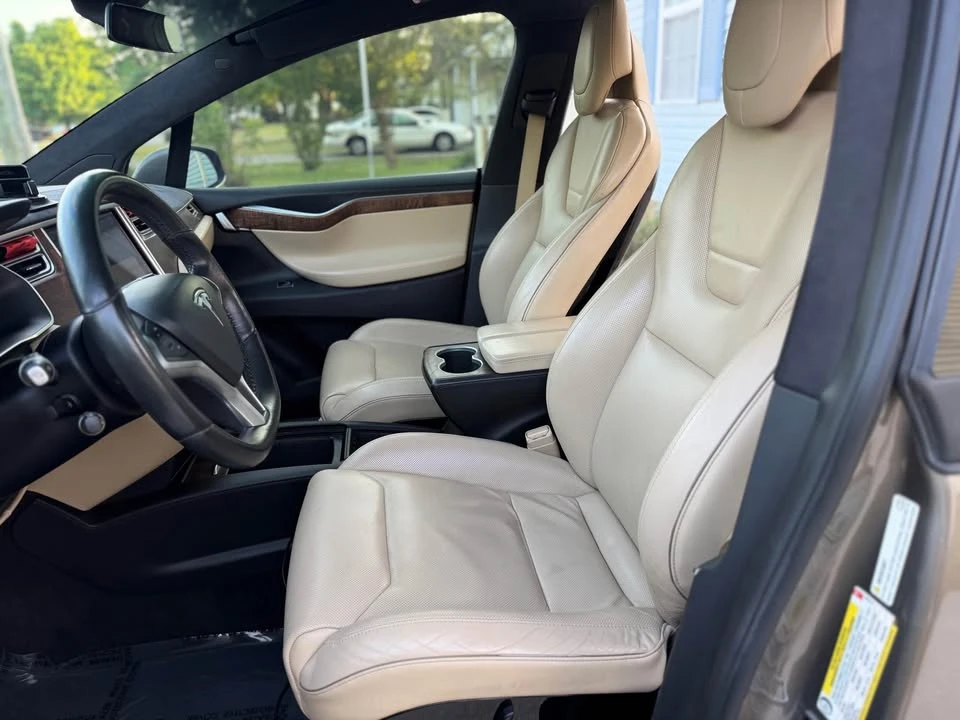 2016 Tesla Model X - Image 9 of 14