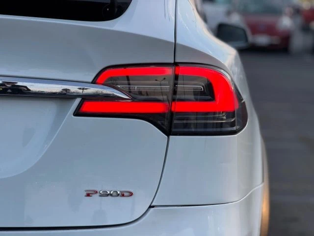 2016 Tesla Model X - Image 9 of 12