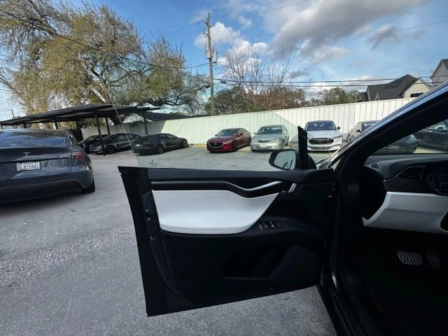 2016 Tesla Model X - Image 15 of 21