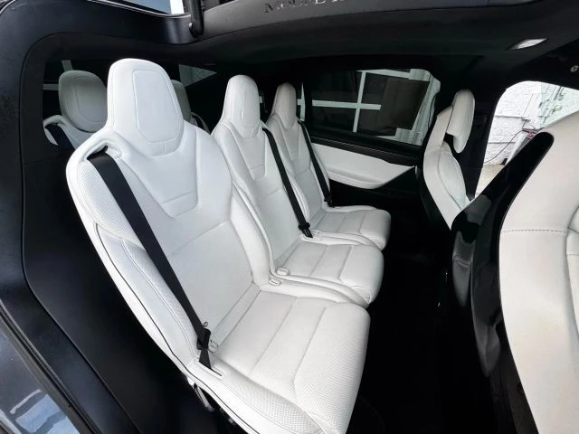 2016 Tesla Model X - Image 17 of 21