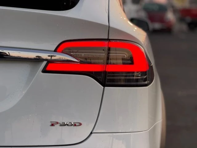 2016 Tesla Model X - Image 9 of 12