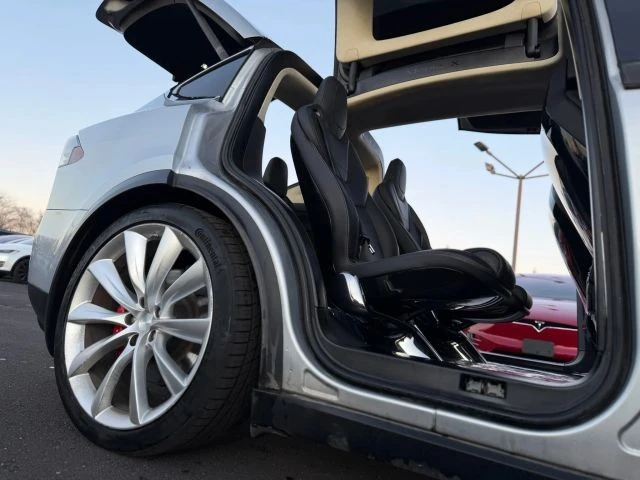 2016 Tesla Model X - Image 19 of 21