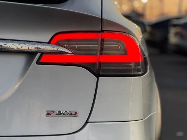 2016 Tesla Model X - Image 10 of 21