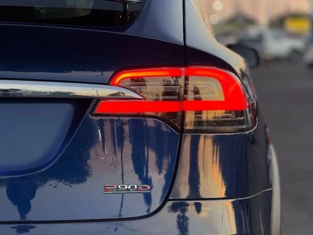 2016 Tesla Model X - Image 9 of 21
