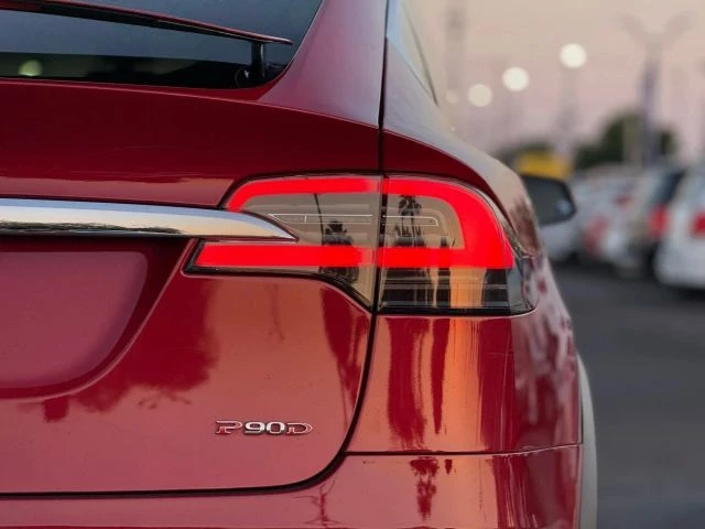 2016 Tesla Model X - Image 9 of 21