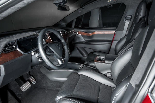 2016 Tesla Model X - Image 5 of 10
