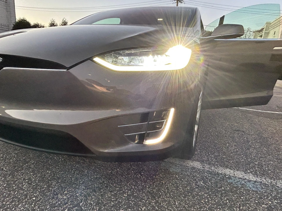 2016 Tesla Model X - Image 25 of 31