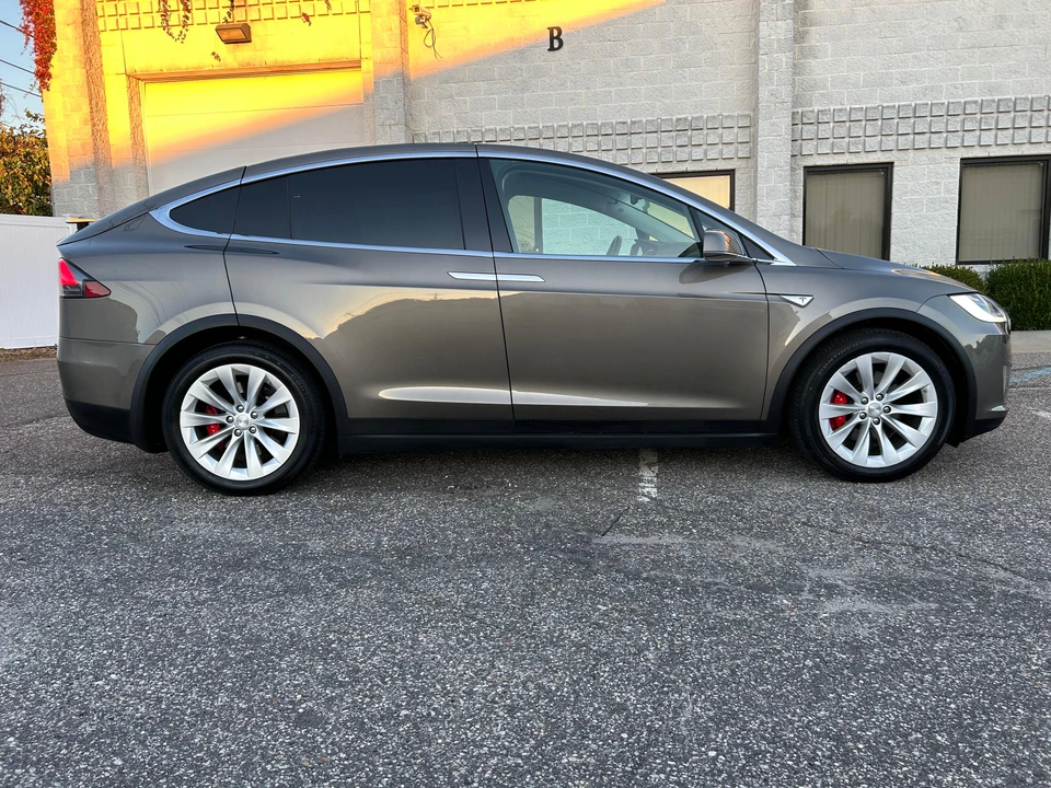 2016 Tesla Model X - Image 16 of 31
