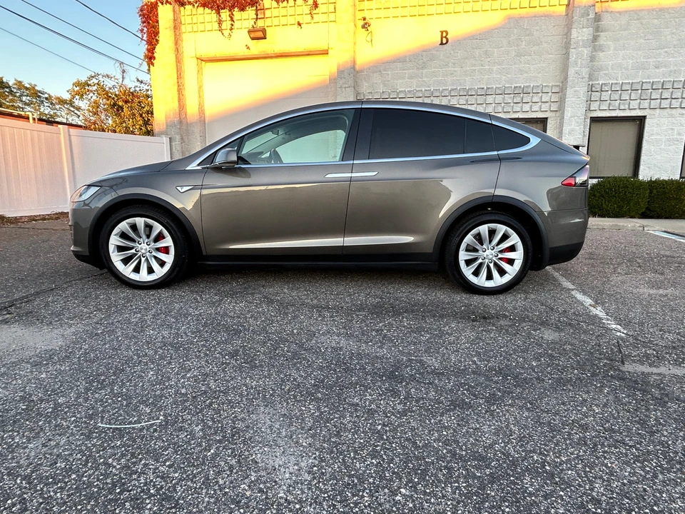 2016 Tesla Model X - Image 9 of 31