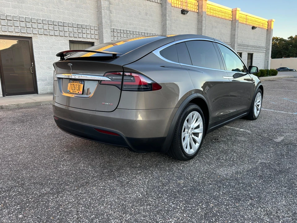 2016 Tesla Model X - Image 15 of 31