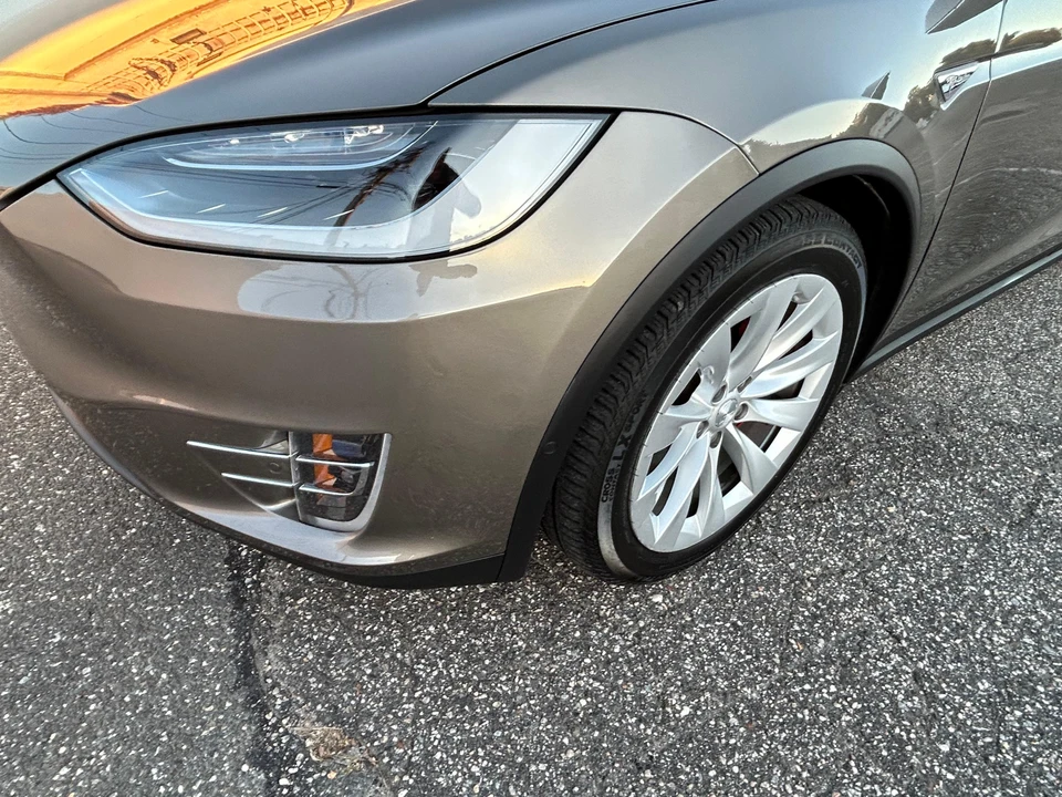 2016 Tesla Model X - Image 27 of 31