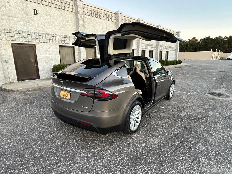 2016 Tesla Model X - Image 14 of 31