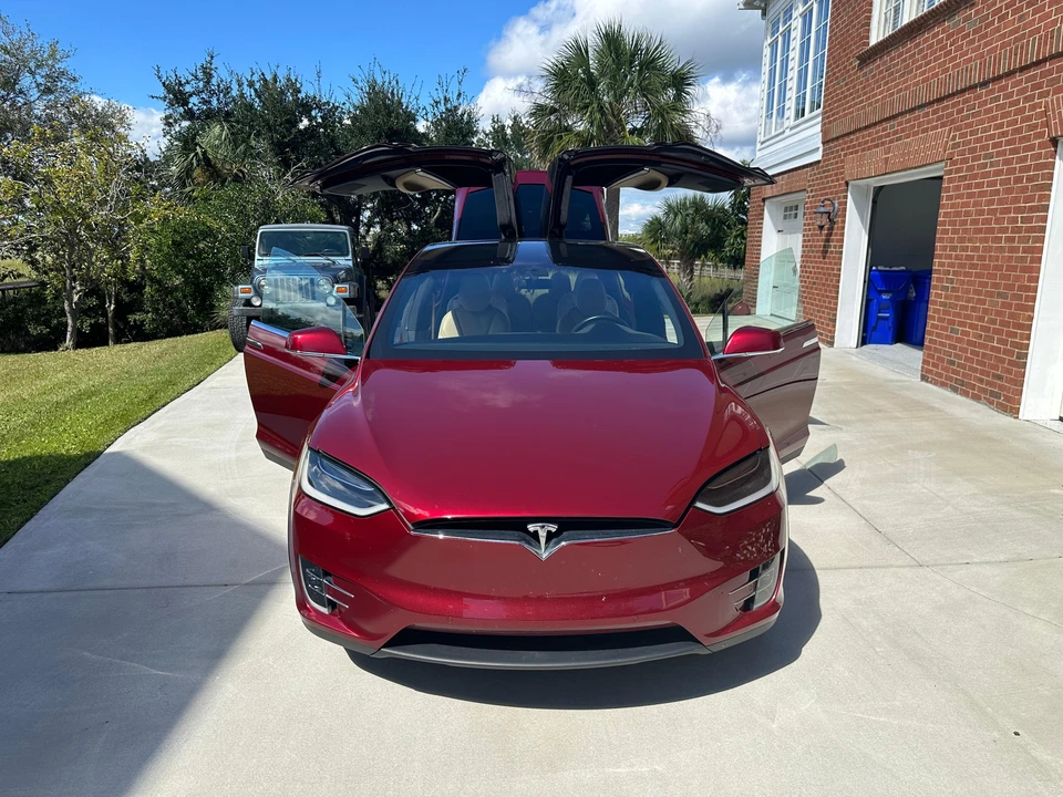 2016 Tesla Model X - Image 11 of 31