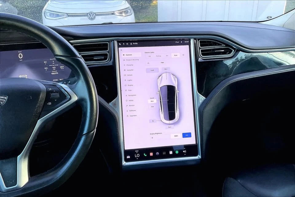 2016 Tesla Model S - Image 15 of 20