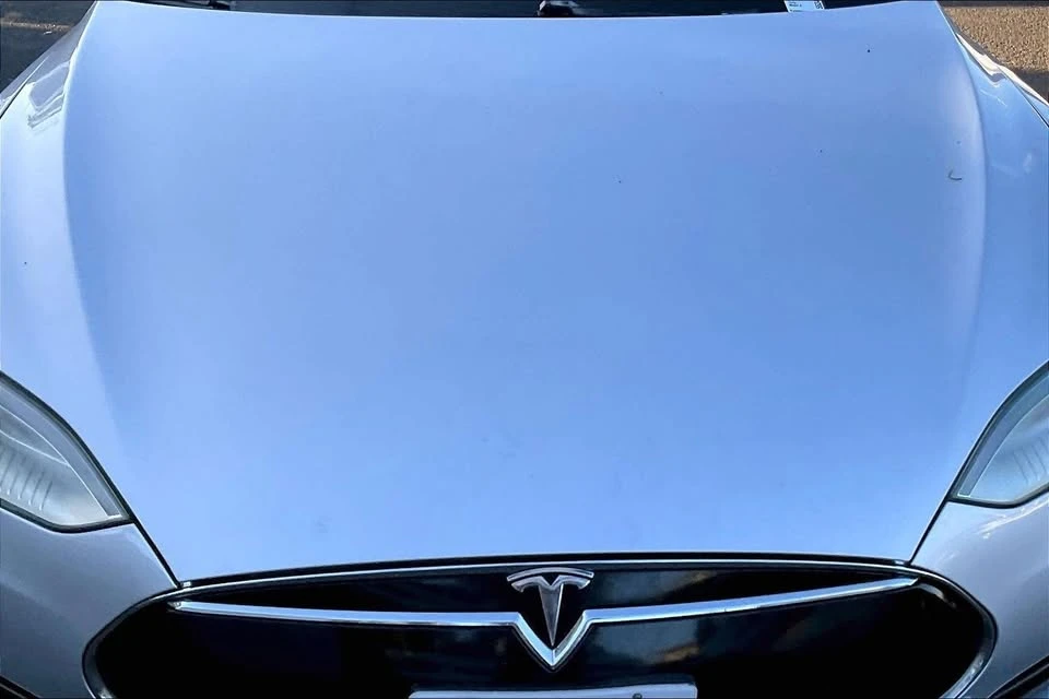 2016 Tesla Model S - Image 9 of 20