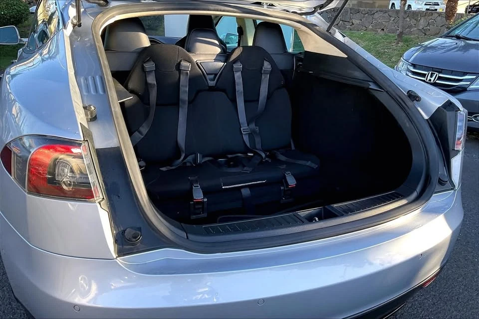 2016 Tesla Model S - Image 18 of 20