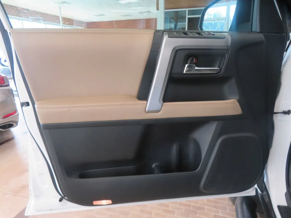 2016 Toyota 4Runner 5th Gen - Image 9 of 15
