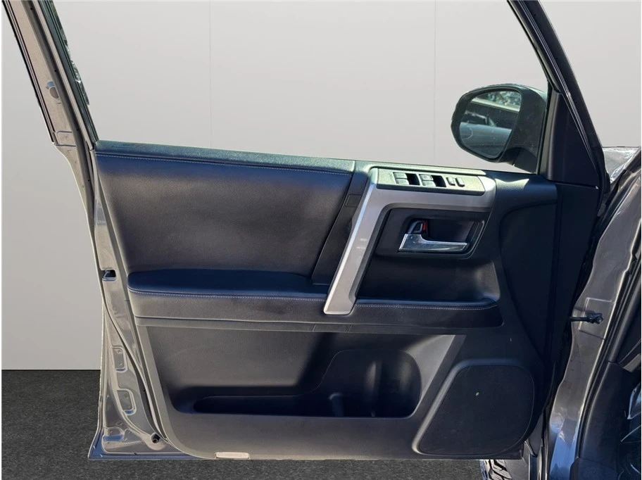 2016 Toyota 4Runner 5th Gen - Image 17 of 21