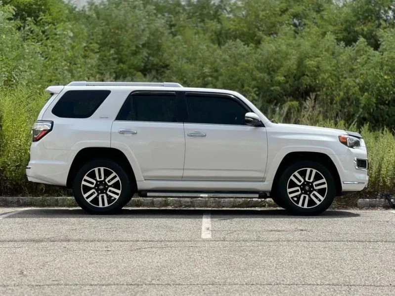 2016 Toyota 4Runner 5th Gen - Image 9 of 12