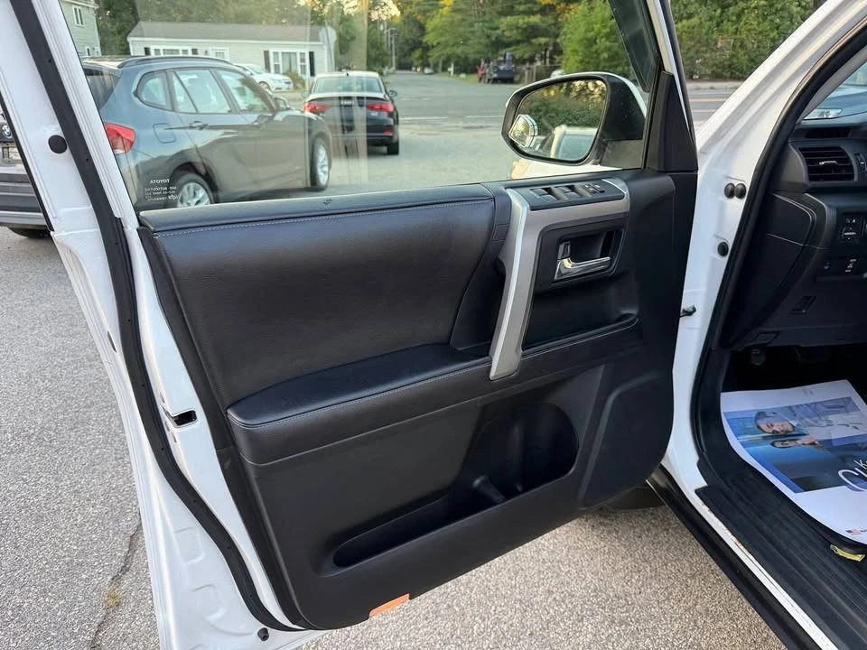 2016 Toyota 4Runner 5th Gen - Image 8 of 20