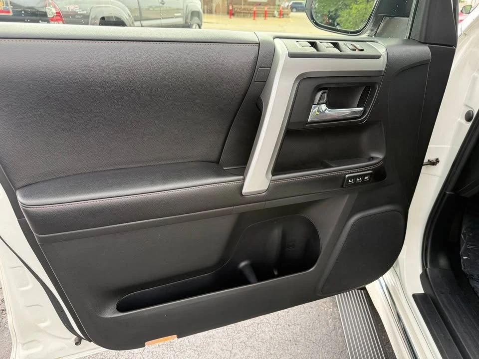 2016 Toyota 4Runner 5th Gen - Image 9 of 20